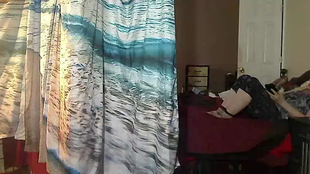 Snapshot of Ireallysquirt chatting on 01.27.25 Ireallysquirt online show from 01.27.25