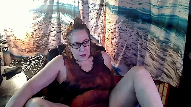 Snapshot of Ireallysquirt chatting on 02.13.25 Ireallysquirt online show from 02.13.25