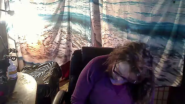 Snapshot of Ireallysquirt chatting on 02.15.25 Ireallysquirt online show from 02.15.25