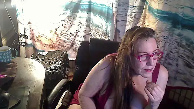 Snapshot of Ireallysquirt chatting on 02.16.25 Ireallysquirt online show from 02.16.25