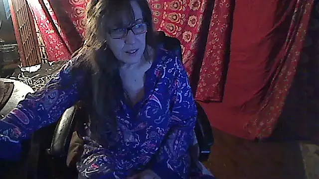 Snapshot of Ireallysquirt chatting on 02.25.25 Ireallysquirt online show from 02.25.25