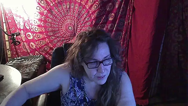 Snapshot of Ireallysquirt chatting on 03.19.25 Ireallysquirt online show from 03.19.25