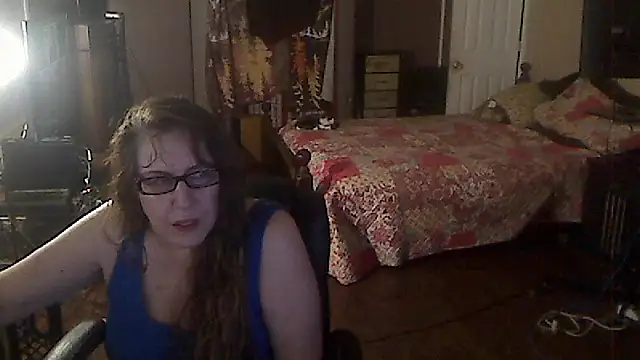Snapshot of Ireallysquirt chatting on 09.22.25 Ireallysquirt online show from 09.22.25