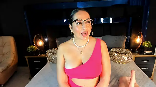 Snapshot of MayraVegas chatting on 12.15.24 MayraVegas online show from 12.15.24