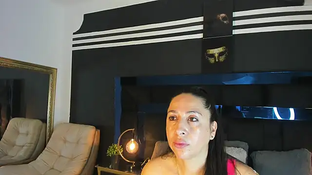 Snapshot of MayraVegas chatting on 12.20.24 MayraVegas online show from 12.20.24