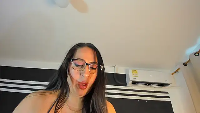 Snapshot of MayraVegas chatting on 01.15.25 MayraVegas online show from 01.15.25