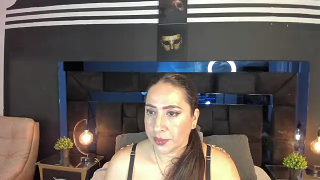 Snapshot of MayraVegas chatting on 02.07.25 MayraVegas online show from 02.07.25