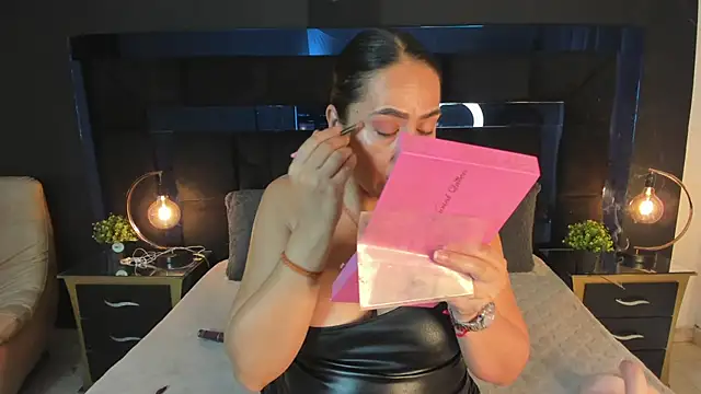 Snapshot of MayraVegas chatting on 02.15.25 MayraVegas online show from 02.15.25