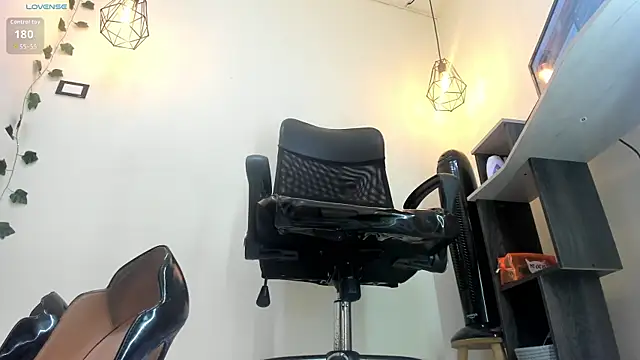 victoria Christie online show from 11.27.25