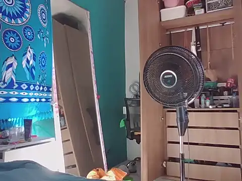 Snapshot of GermanxMD chatting on 09.30.25 GermanxMD online show from 09.30.25