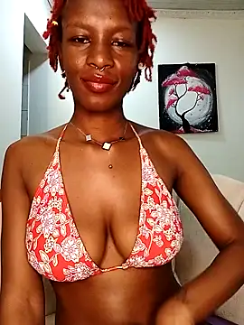 Snapshot of Ayrella02 chatting on 11.11.25 Ayrella02 online show from 11.11.25