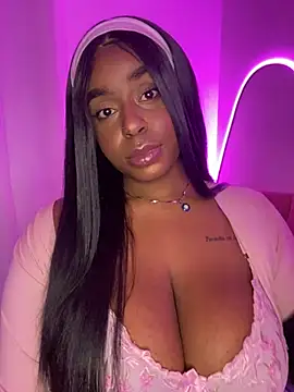 Snapshot of latinababyy chatting on 01.06.25 latinababyy online show from 01.06.25