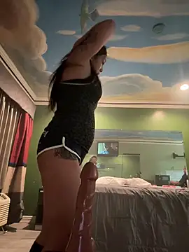 Snapshot of Gin4Cole chatting on 01.13.25 Gin4Cole online show from 01.13.25