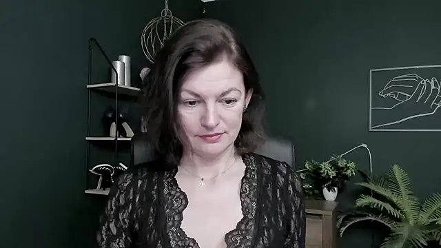 Snapshot of VivianWILD chatting on 04.27.26 VivianWILD online show from 04.27.26