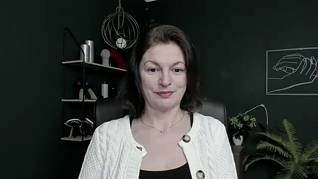 Snapshot of VivianWILD chatting on 04.30.26 VivianWILD online show from 04.30.26