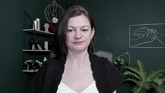 Snapshot of VivianWILD chatting on 05.15.26 VivianWILD online show from 05.15.26