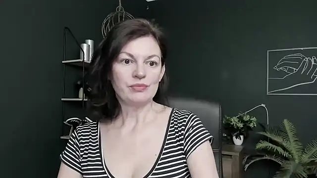 Snapshot of VivianWILD chatting on 05.26.26 VivianWILD online show from 05.26.26
