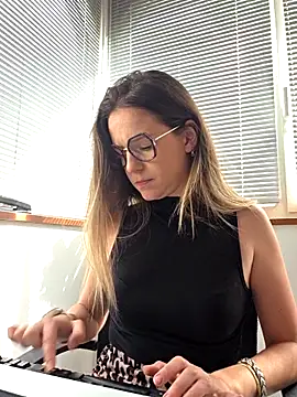 lucie mehott online show from 04.27.26