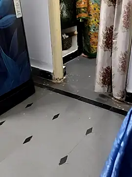 Snapshot of Januhot18 chatting on 12.17.24 Januhot18 online show from 12.17.24