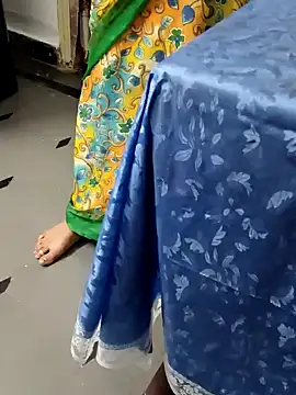 Snapshot of Januhot18 chatting on 12.17.24 Januhot18 online show from 12.17.24