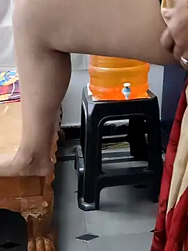 Januhot18 online show from 12.18.24