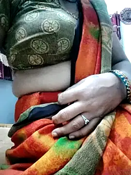 Januhot18 online show from 12.21.24