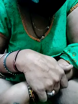 Januhot18 online show from 01.04.25