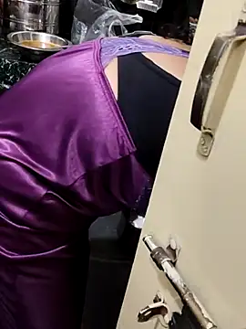 Januhot18 online show from 02.18.25