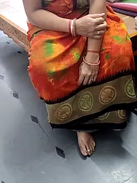 Januhot18 online show from 03.01.25