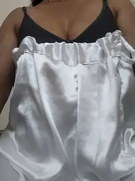 Januhot18 online show from 09.09.25