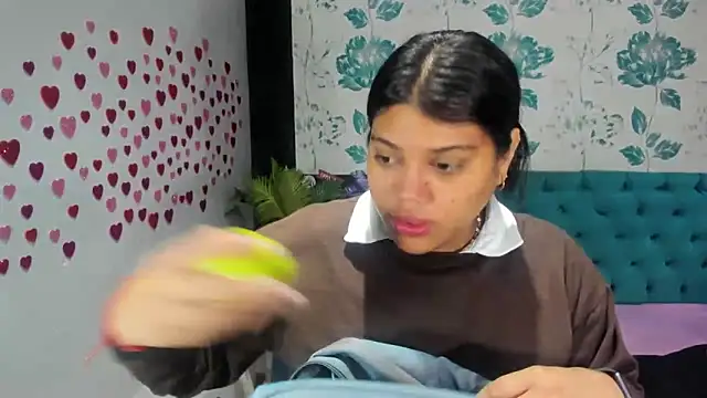 Snapshot of LindaBreeS chatting on 02.07.25 LindaBreeS online show from 02.07.25