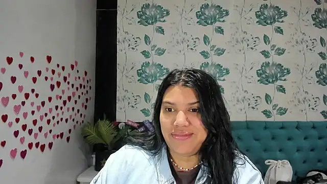 Snapshot of LindaBreeS chatting on 02.08.25 LindaBreeS online show from 02.08.25