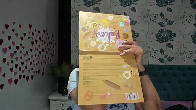 Snapshot of LindaBreeS chatting on 02.09.25 LindaBreeS online show from 02.09.25