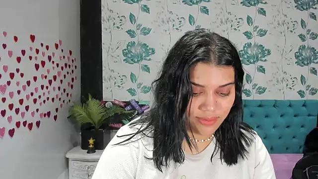 Snapshot of LindaBreeS chatting on 02.10.25 LindaBreeS online show from 02.10.25