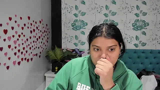 Snapshot of LindaBreeS chatting on 02.11.25 LindaBreeS online show from 02.11.25