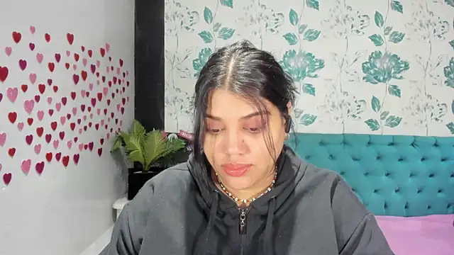 Snapshot of LindaBreeS chatting on 02.14.25 LindaBreeS online show from 02.14.25