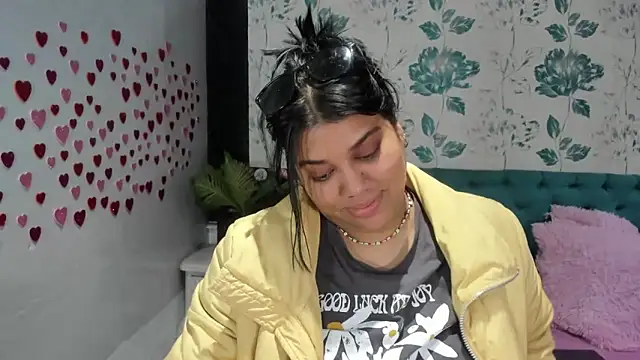 Snapshot of LindaBreeS chatting on 02.15.25 LindaBreeS online show from 02.15.25