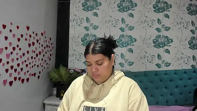 Snapshot of LindaBreeS chatting on 02.16.25 LindaBreeS online show from 02.16.25