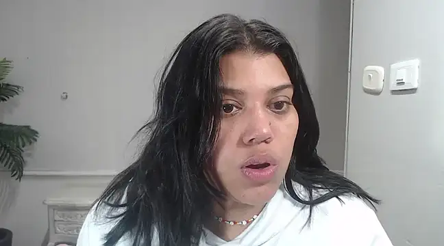 Snapshot of LindaBreeS chatting on 02.17.25 LindaBreeS online show from 02.17.25