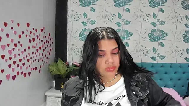 Snapshot of LindaBreeS chatting on 02.18.25 LindaBreeS online show from 02.18.25