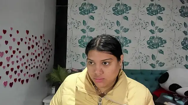 Snapshot of LindaBreeS chatting on 02.20.25 LindaBreeS online show from 02.20.25