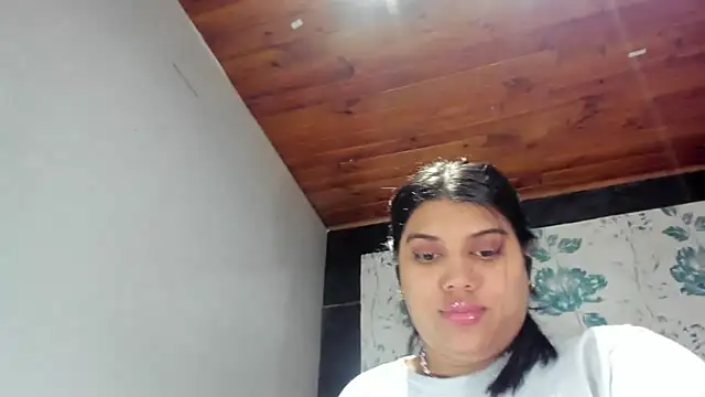 Snapshot of LindaBreeS chatting on 02.20.25 LindaBreeS online show from 02.20.25