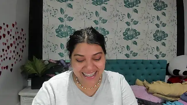 Snapshot of LindaBreeS chatting on 02.20.25 LindaBreeS online show from 02.20.25