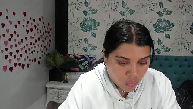 Snapshot of LindaBreeS chatting on 02.21.25 LindaBreeS online show from 02.21.25