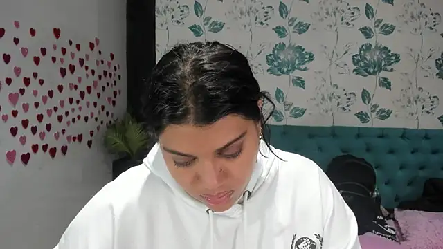 Snapshot of LindaBreeS chatting on 02.21.25 LindaBreeS online show from 02.21.25