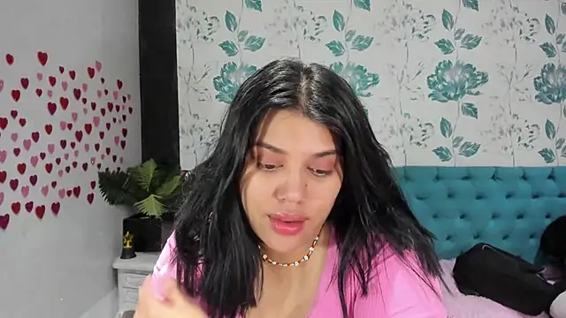 Snapshot of LindaBreeS chatting on 02.24.25 LindaBreeS online show from 02.24.25