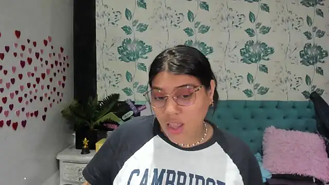 Snapshot of LindaBreeS chatting on 02.27.25 LindaBreeS online show from 02.27.25