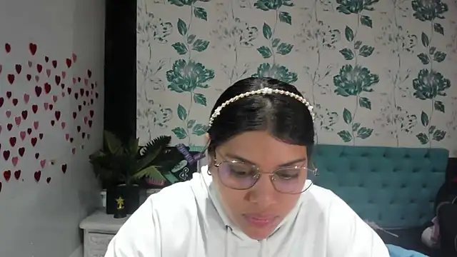 Snapshot of LindaBreeS chatting on 02.28.25 LindaBreeS online show from 02.28.25