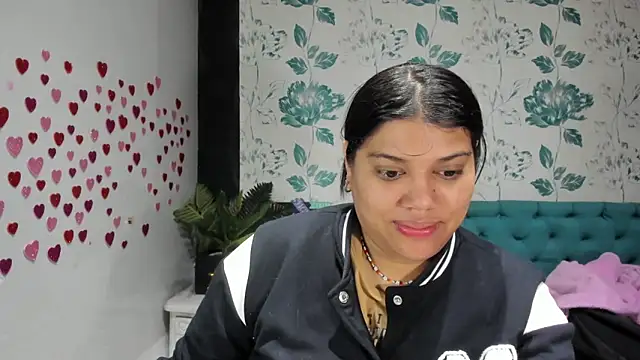 Snapshot of LindaBreeS chatting on 03.01.25 LindaBreeS online show from 03.01.25