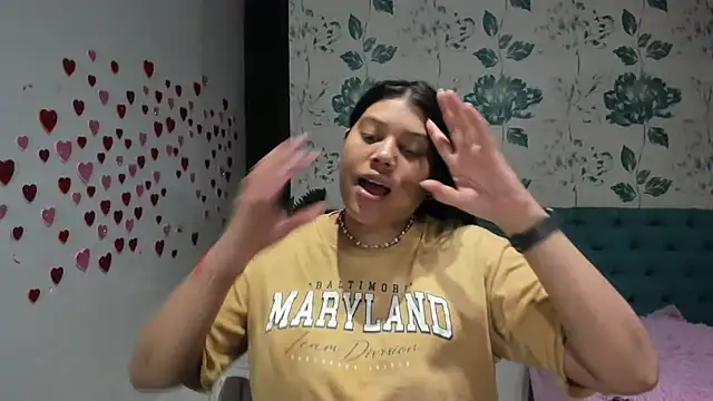 Snapshot of LindaBreeS chatting on 03.01.25 LindaBreeS online show from 03.01.25